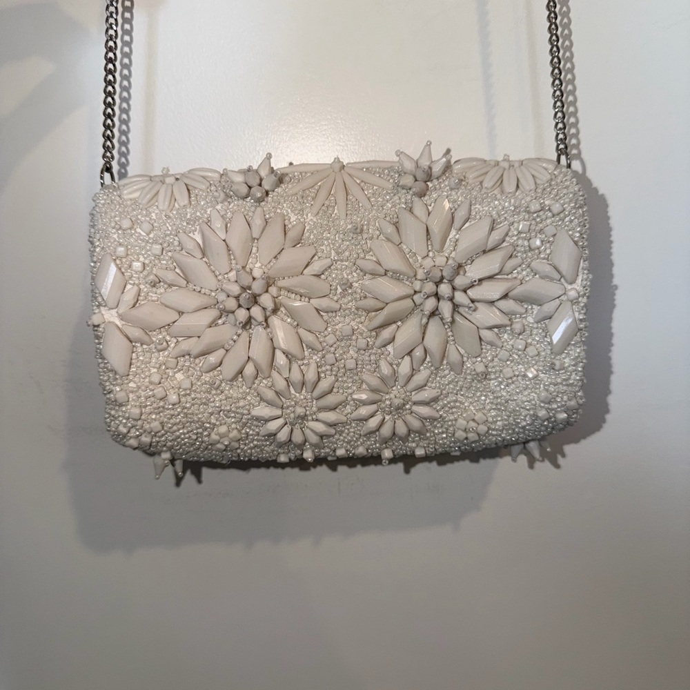 White Flower Bead Purse with chain link strap made in India Like new used once!